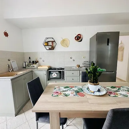 דירה Your Perfect Escape In Emporios!