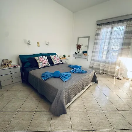 Your Perfect Escape In Emporios! דירה Emborios